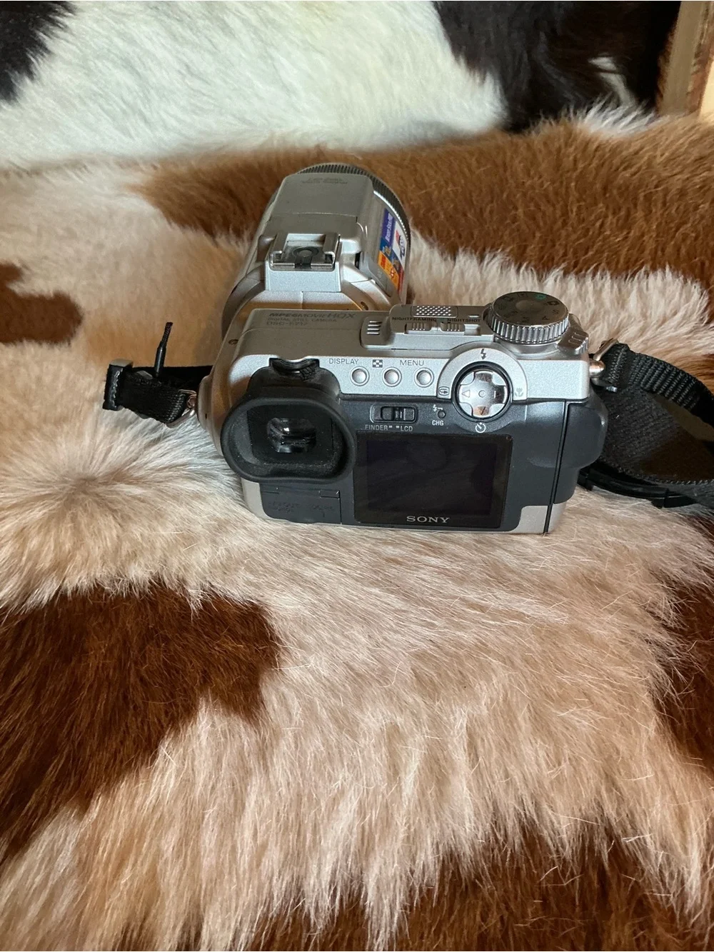 Sony Cyber-shot DSC-F717 5.0MP Digital Camera no charger